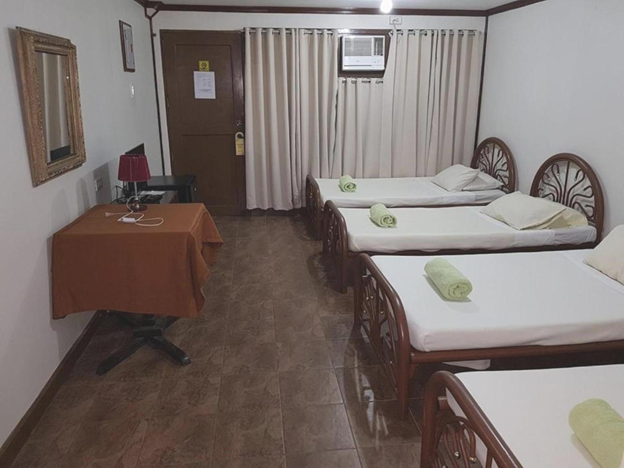 คาซา เท็นเทย์ Bed & Breakfast อีโลอีโลซิตี้ ภายนอก รูปภาพ