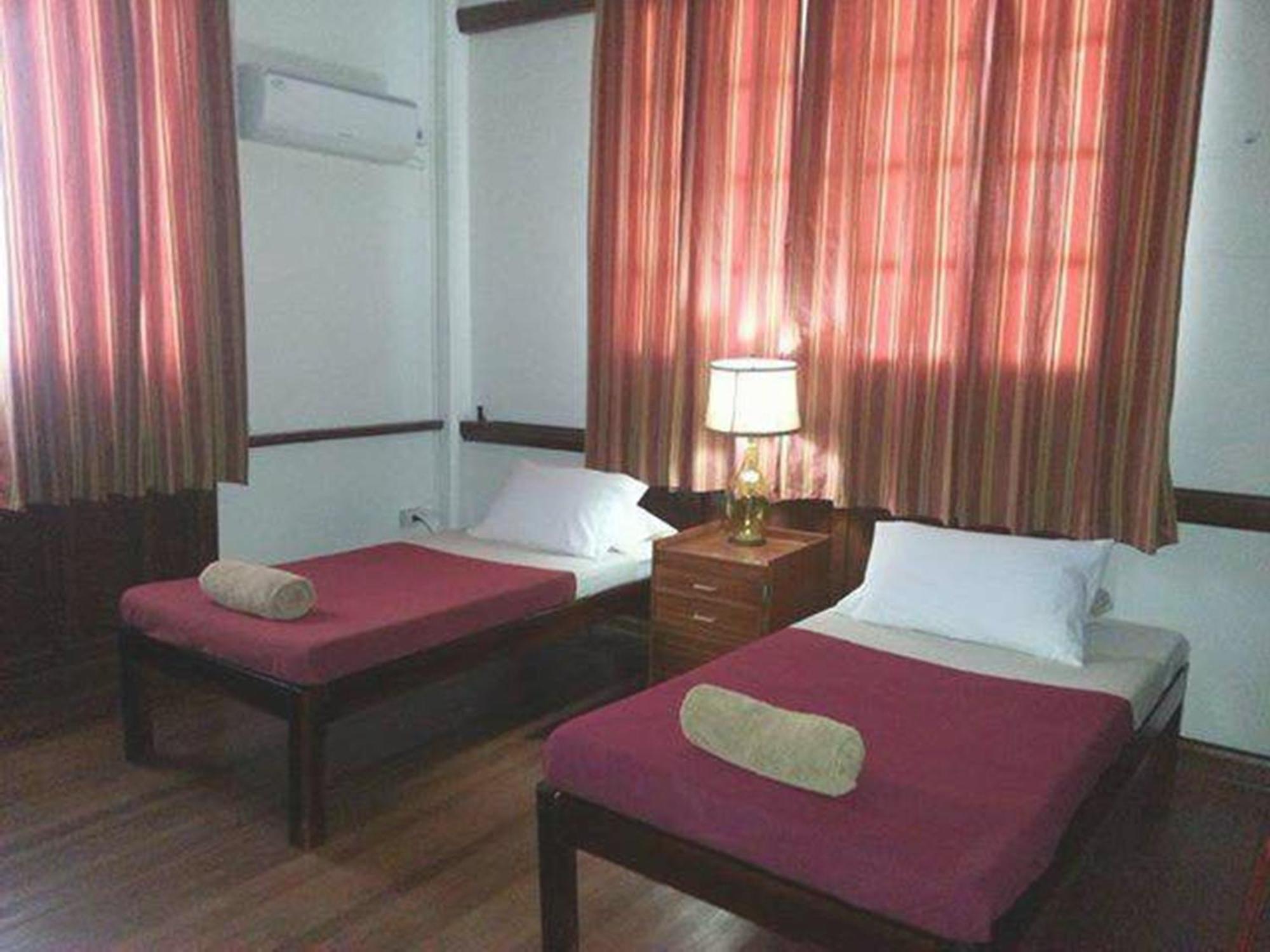 คาซา เท็นเทย์ Bed & Breakfast อีโลอีโลซิตี้ ภายนอก รูปภาพ
