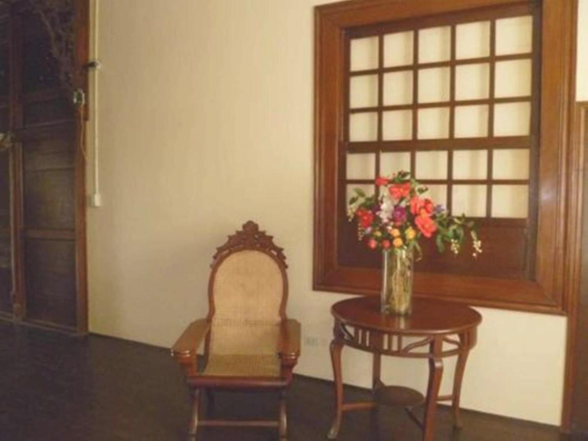 คาซา เท็นเทย์ Bed & Breakfast อีโลอีโลซิตี้ ภายนอก รูปภาพ