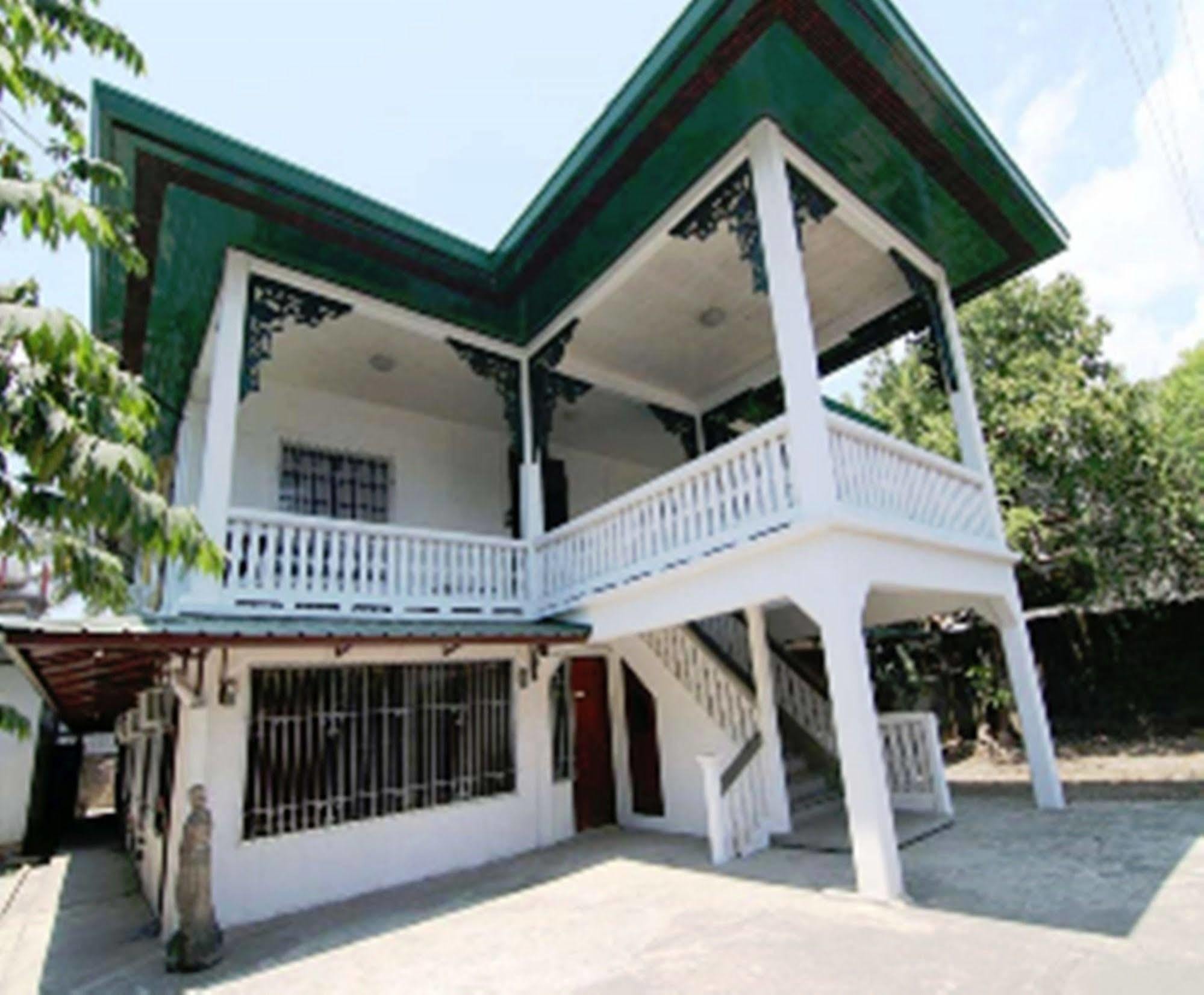 คาซา เท็นเทย์ Bed & Breakfast อีโลอีโลซิตี้ ภายนอก รูปภาพ