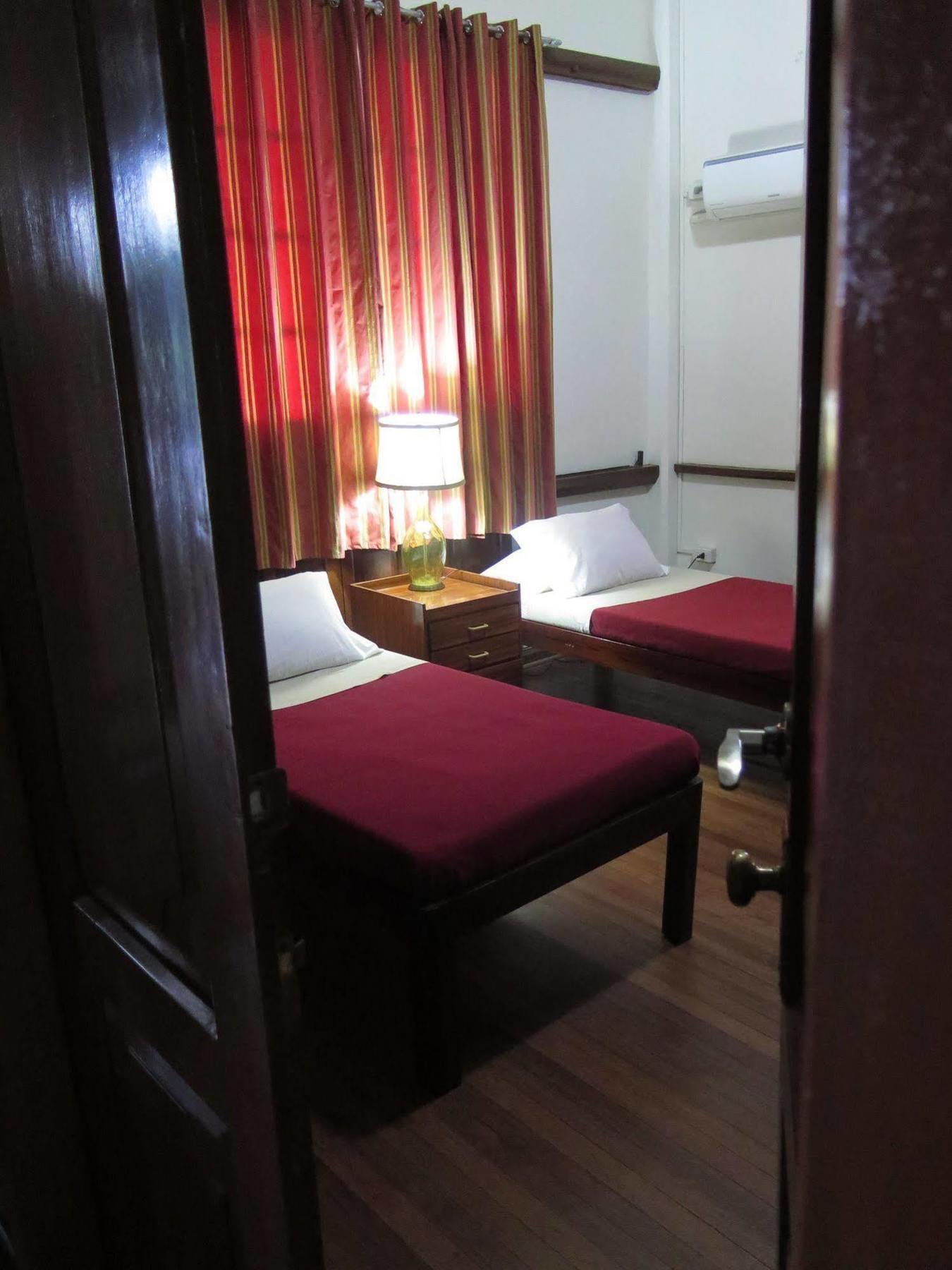 คาซา เท็นเทย์ Bed & Breakfast อีโลอีโลซิตี้ ภายนอก รูปภาพ
