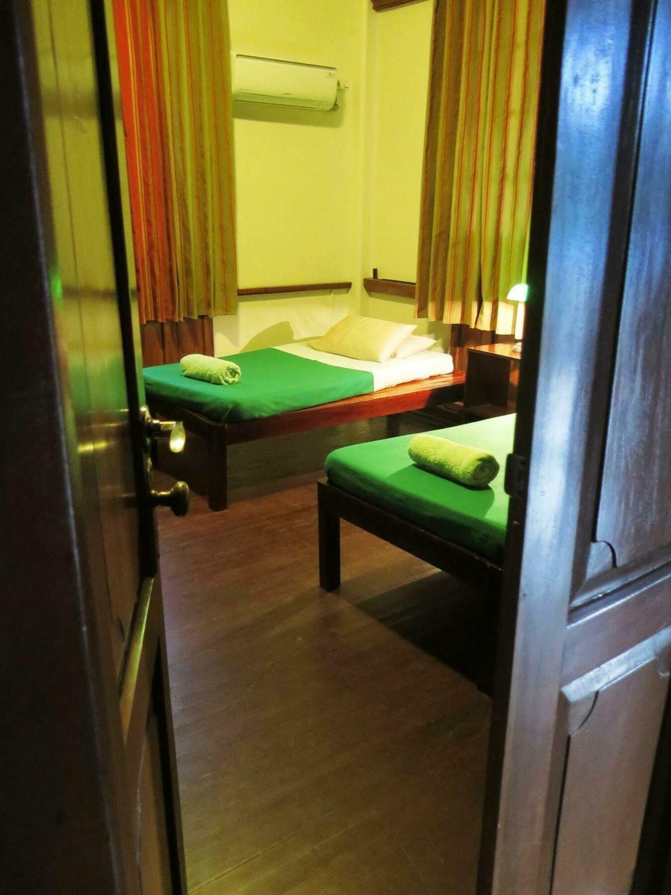 คาซา เท็นเทย์ Bed & Breakfast อีโลอีโลซิตี้ ภายนอก รูปภาพ
